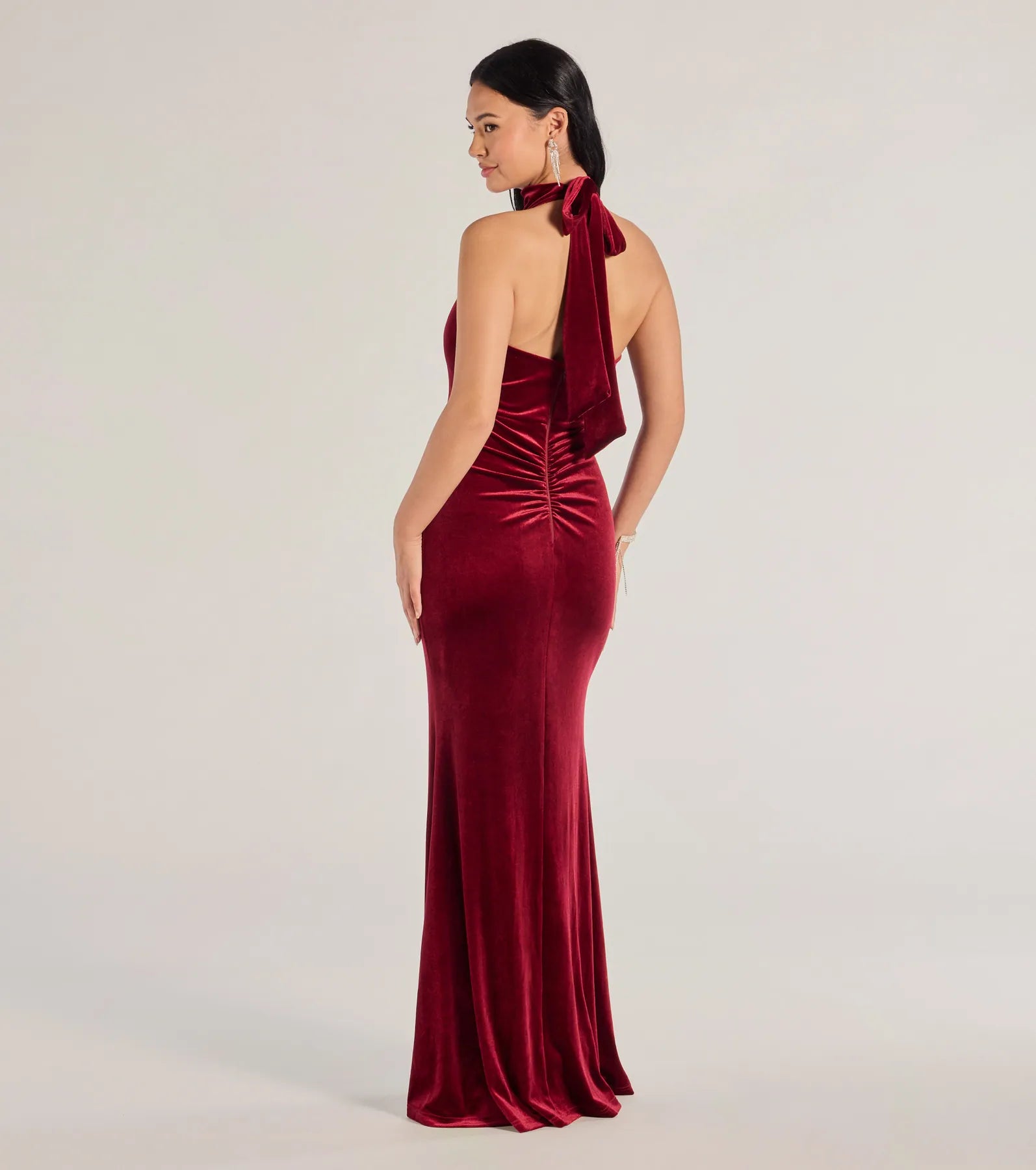 Premium Velvet Mermaid Gown – Elegant Halter Dress for Special Occasions