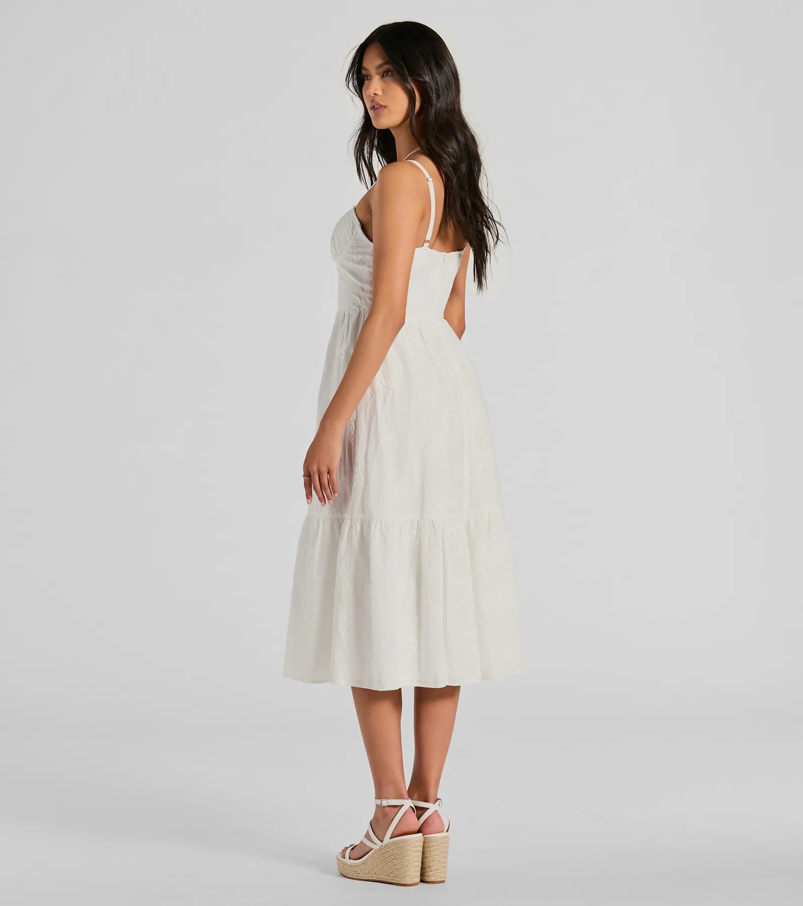 Ultimate Summer Romance: Sweetheart Ruffled Eyelet Midi Dress