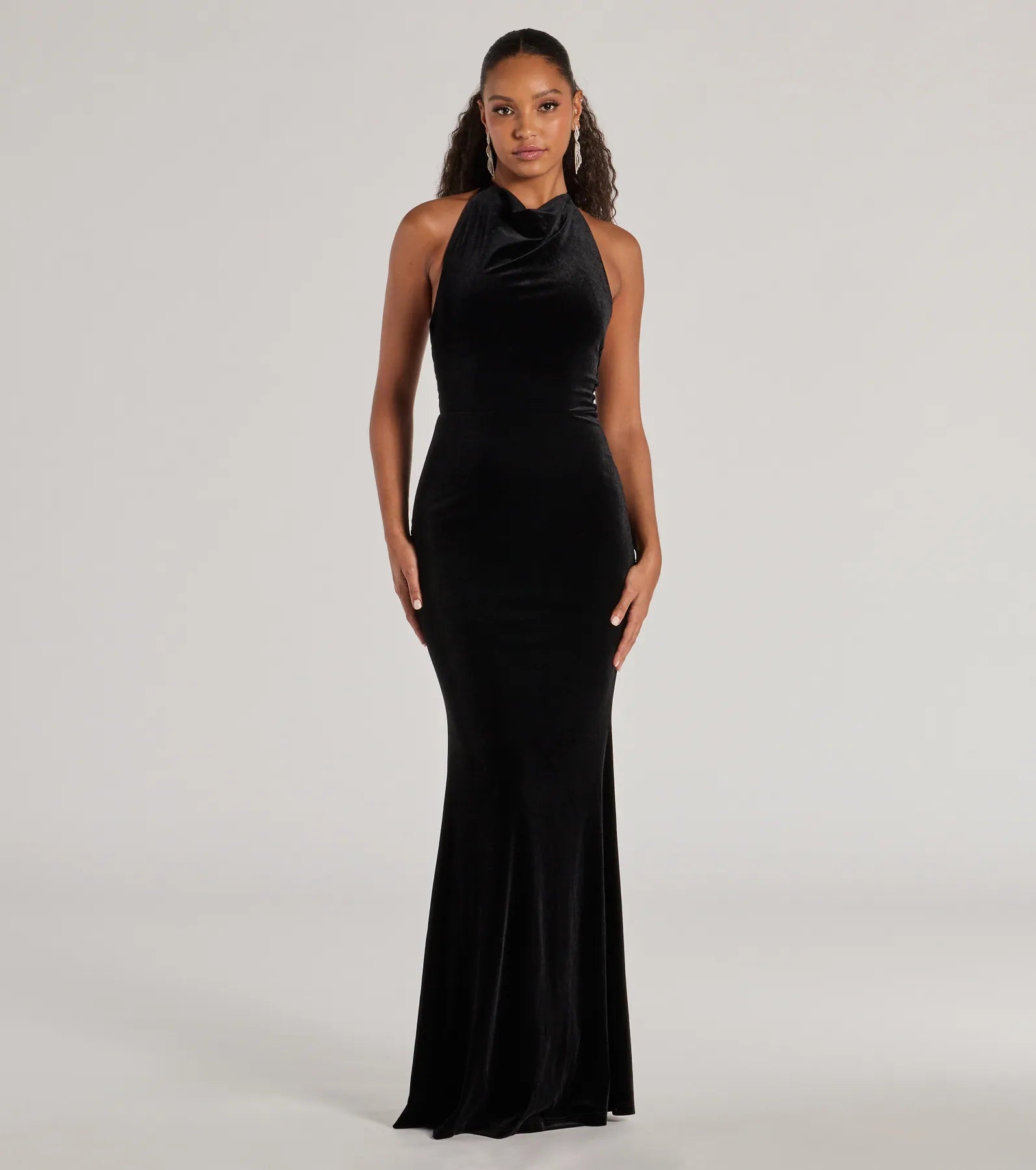 Premium Velvet Mermaid Gown – Elegant Halter Dress for Special Occasions