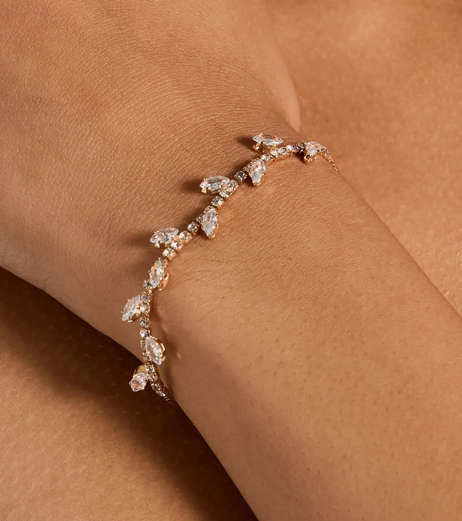 Premium Rhinestone Leaf Bracelet - Ultimate Elegance