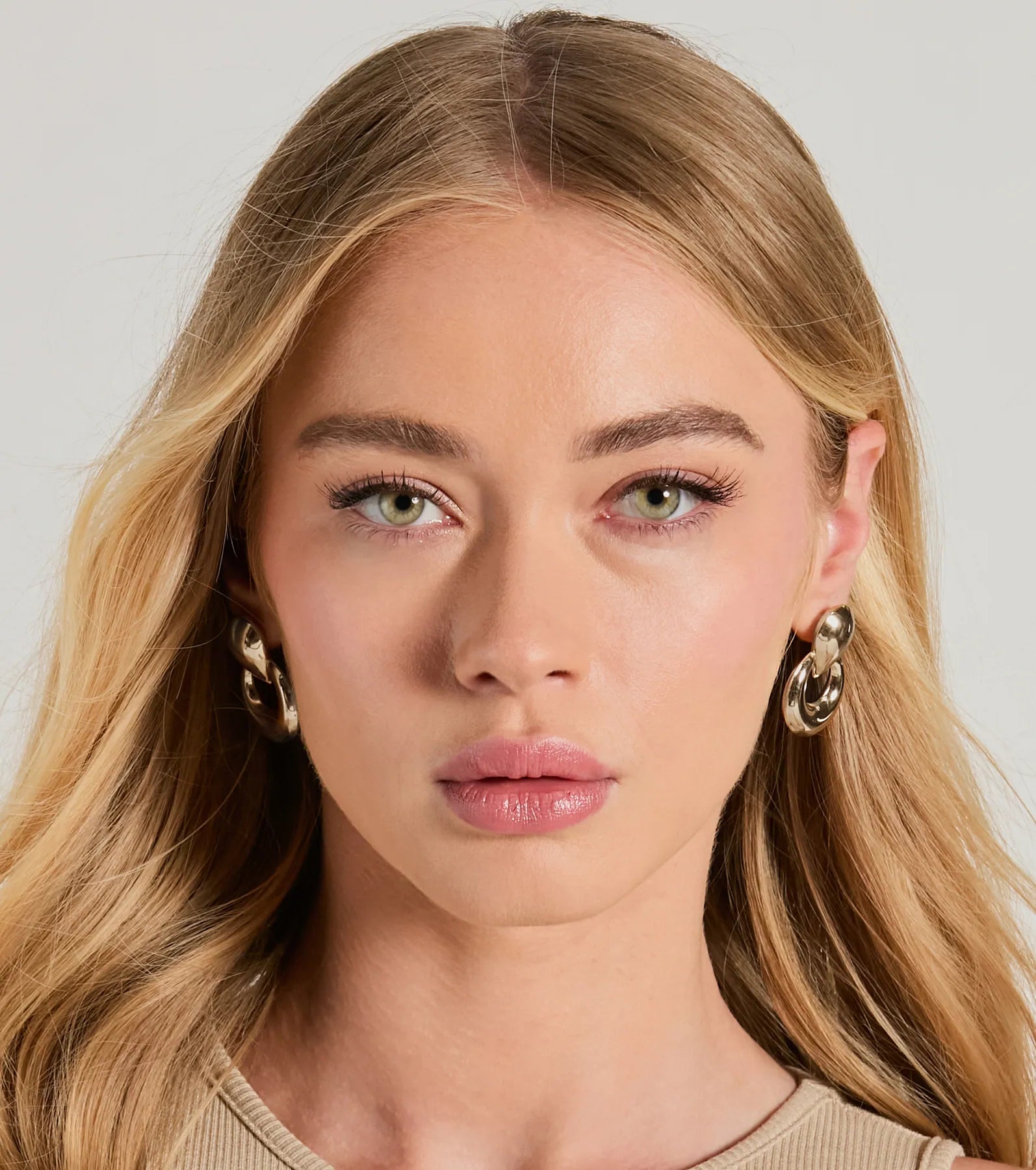 Ultimate Chic Doorknocker Hoop Earrings - Trendsetter's Choice