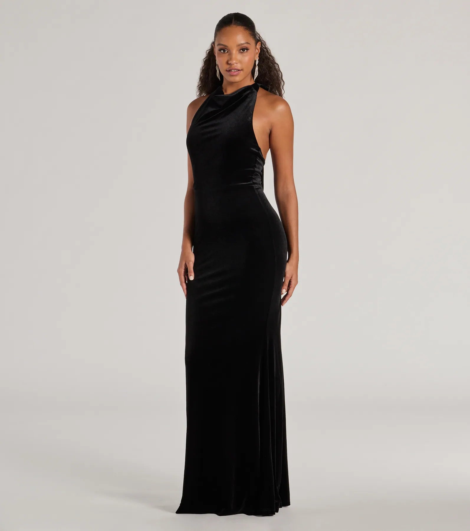 Premium Velvet Mermaid Gown – Elegant Halter Dress for Special Occasions