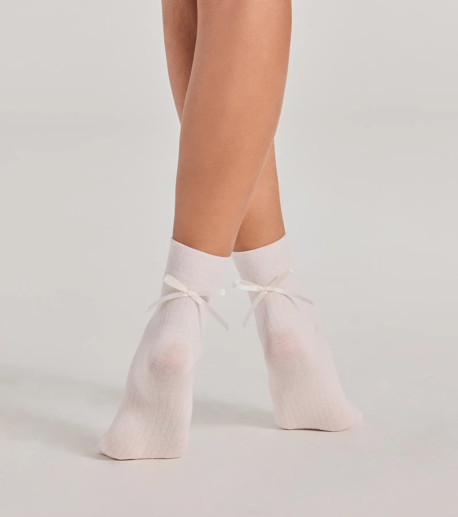 Ultimate Bow-Back Ankle Socks - Premium Style & Comfort