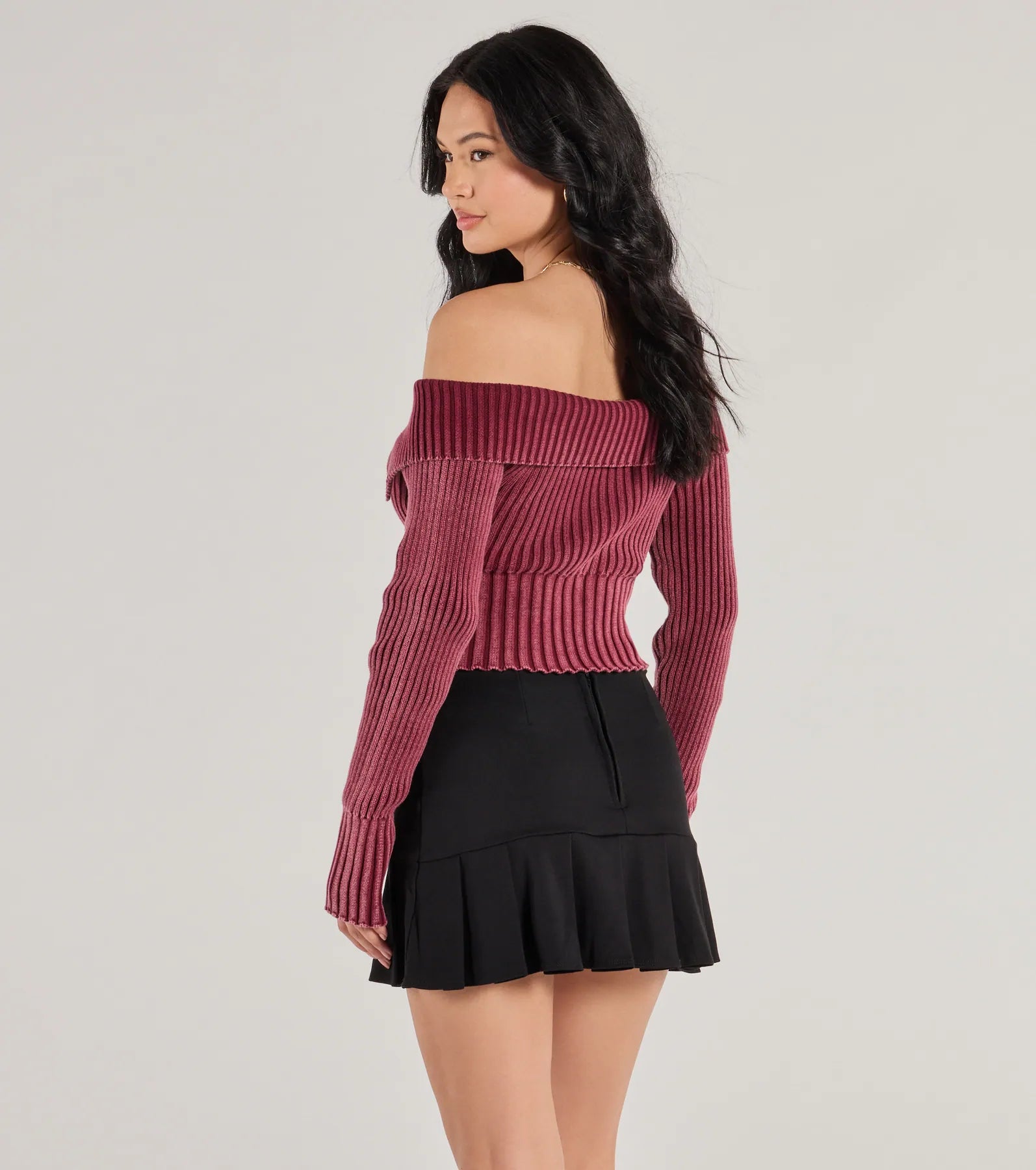 Ultimate Trendsetting Off-The-Shoulder Cropped Knit Top