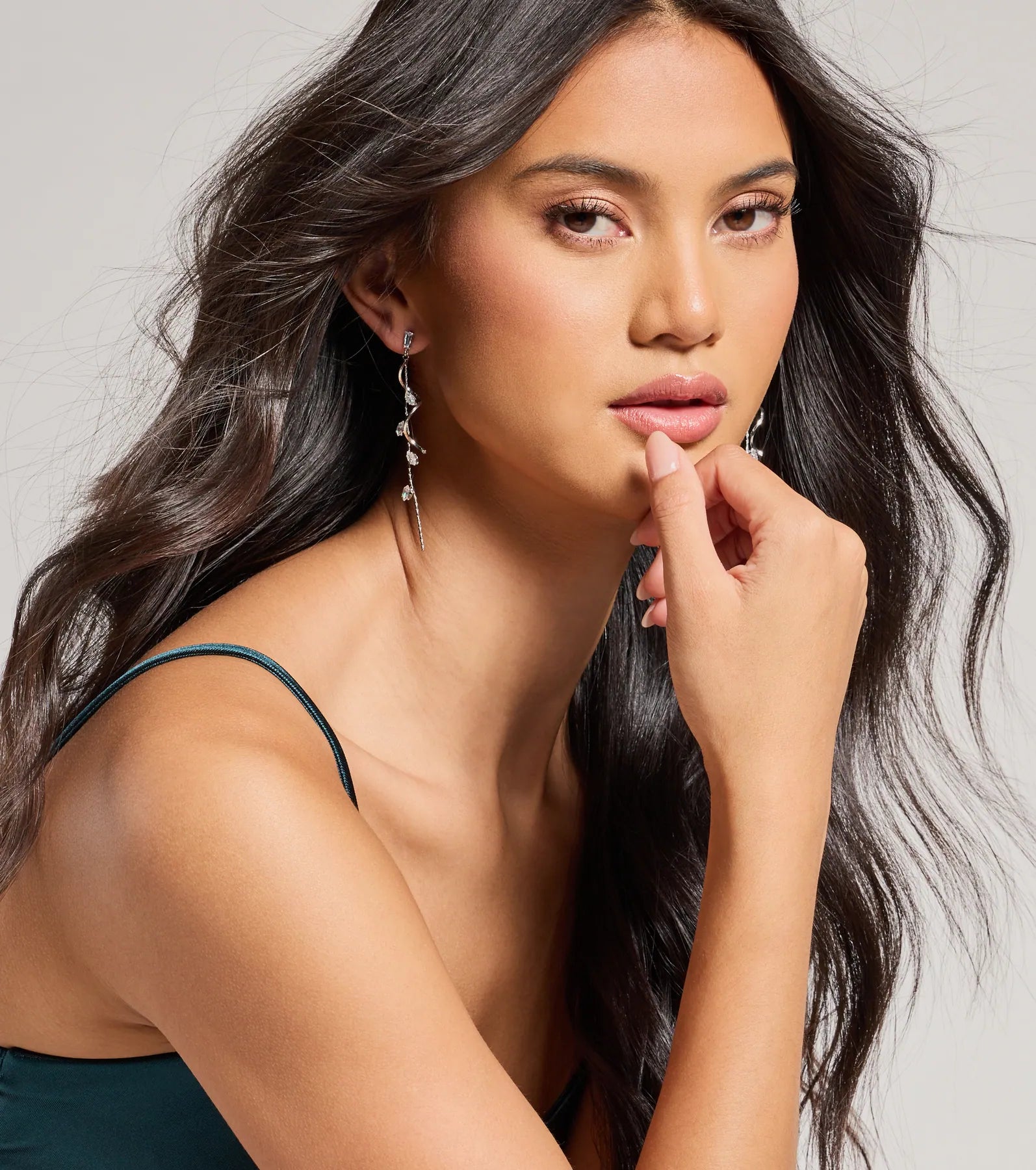 Ultimate Glow Rhinestone Linear Twist Earrings - Premium Elegance
