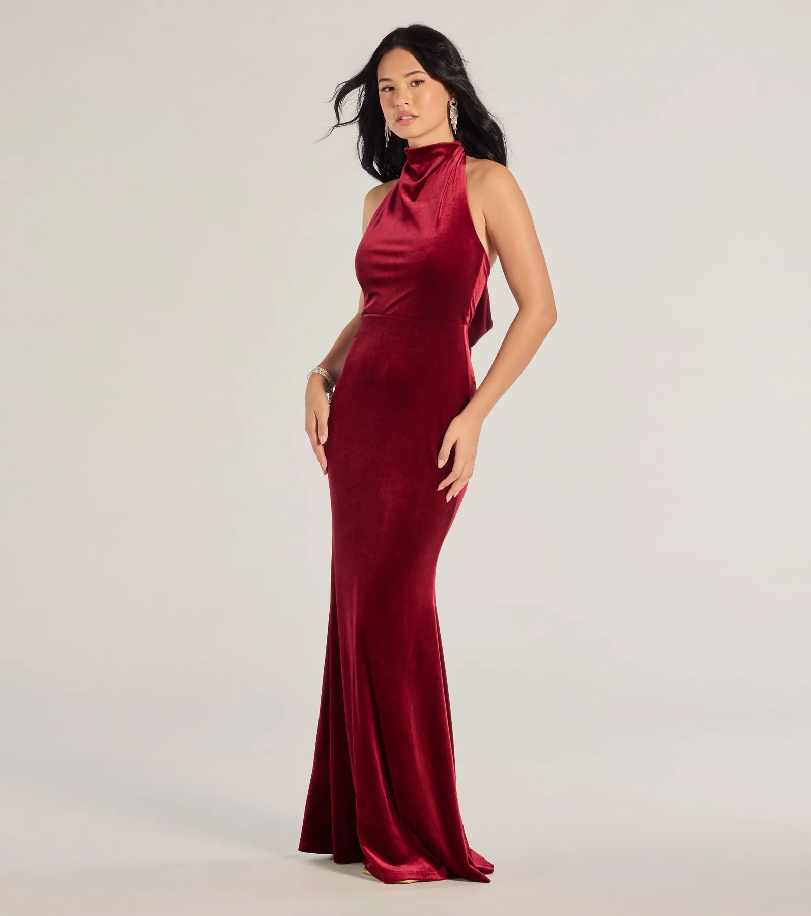 Premium Velvet Mermaid Gown – Elegant Halter Dress for Special Occasions