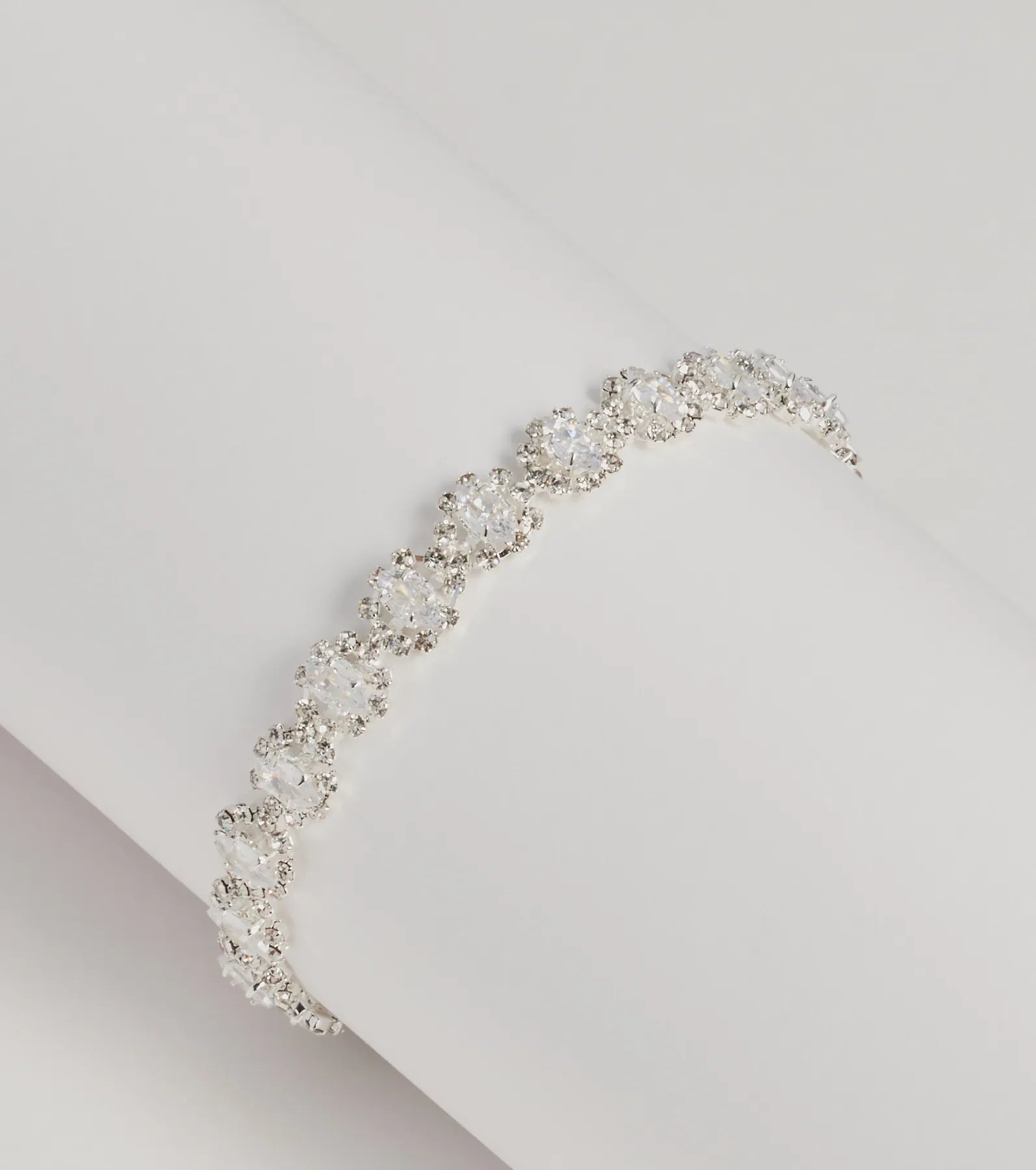 Premium Floral Cluster Cubic Zirconia Bracelet – Ultimate Elegance