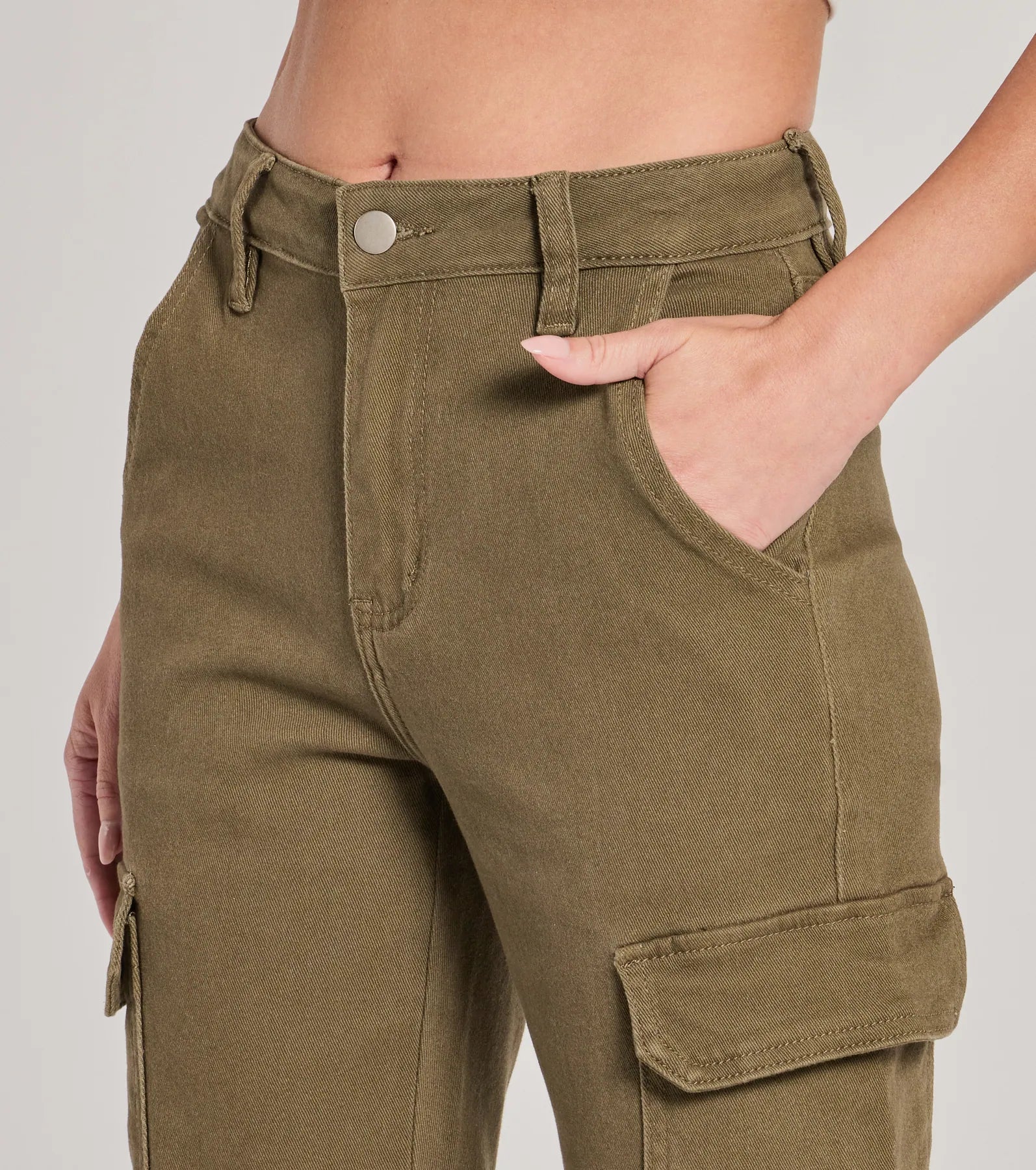 Ultimate High-Rise Cargo Pants - Casual & Stylish