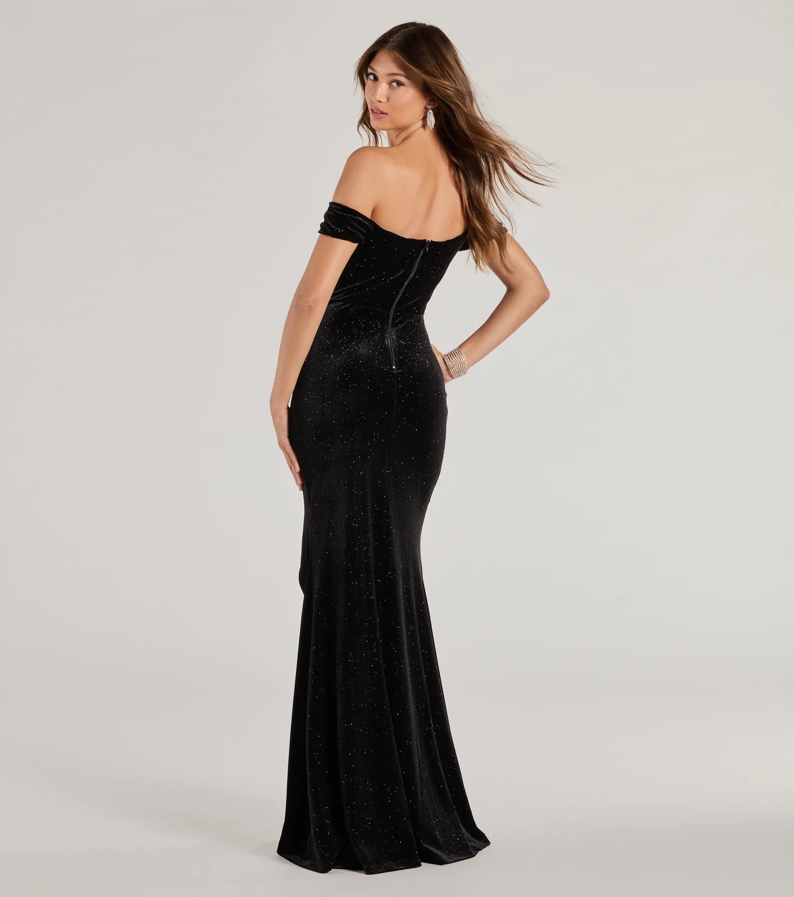 Premium Alayna Velvet Mermaid Gown for Black-Tie Events