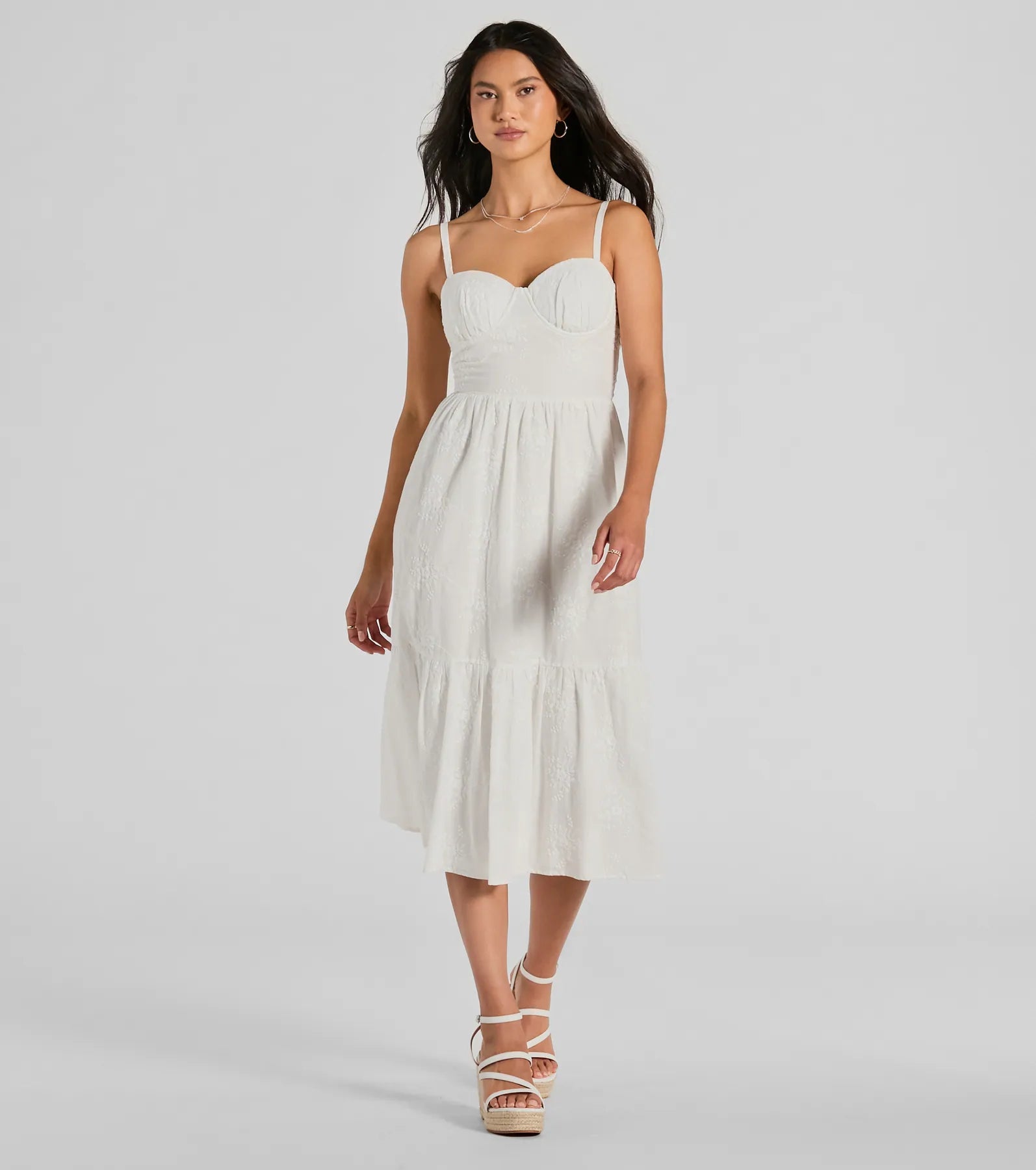 Ultimate Summer Romance: Sweetheart Ruffled Eyelet Midi Dress